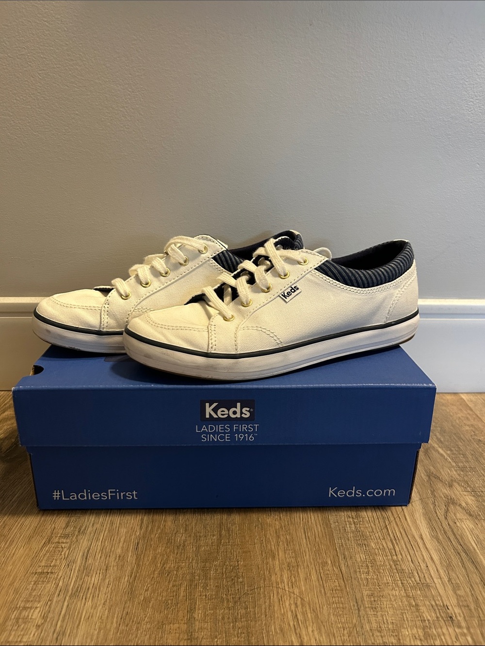Keds White Canvas Low-Top Sneakers with Navy Lining - Women’s SZ 6